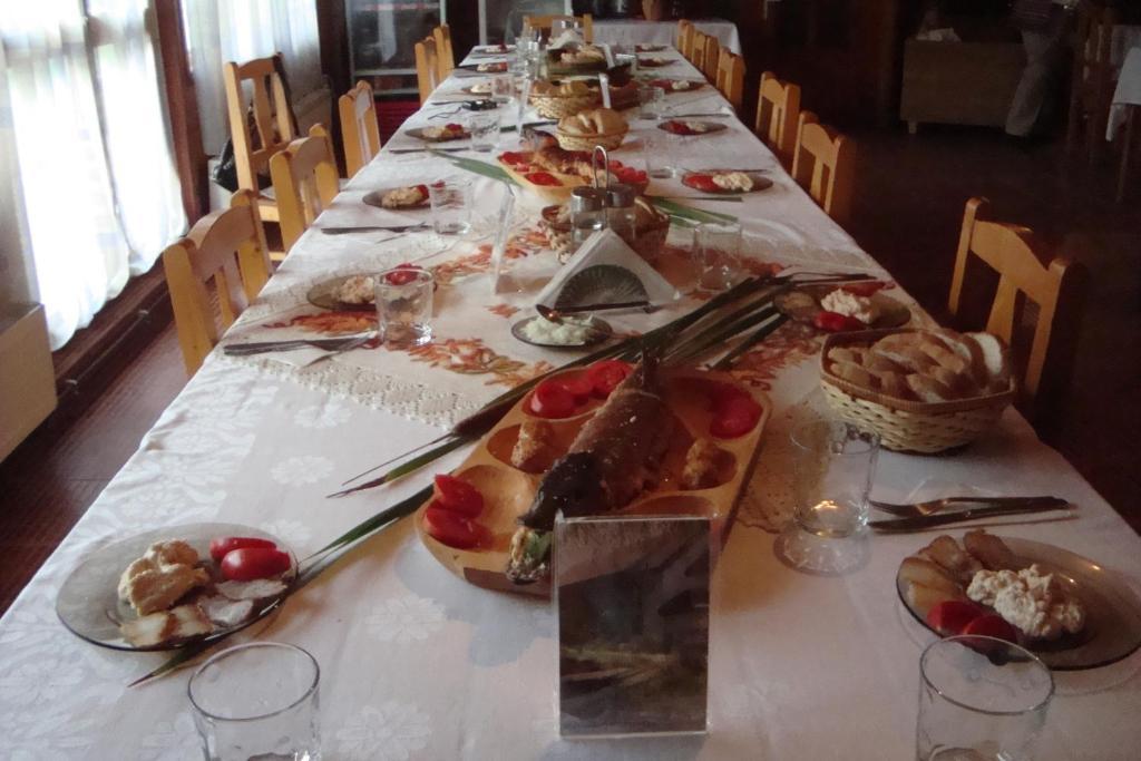 Casa Dintre Salcii Hotell Uzlina Eksteriør bilde