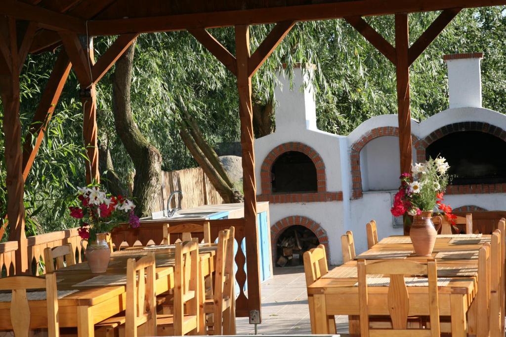 Casa Dintre Salcii Hotell Uzlina Eksteriør bilde